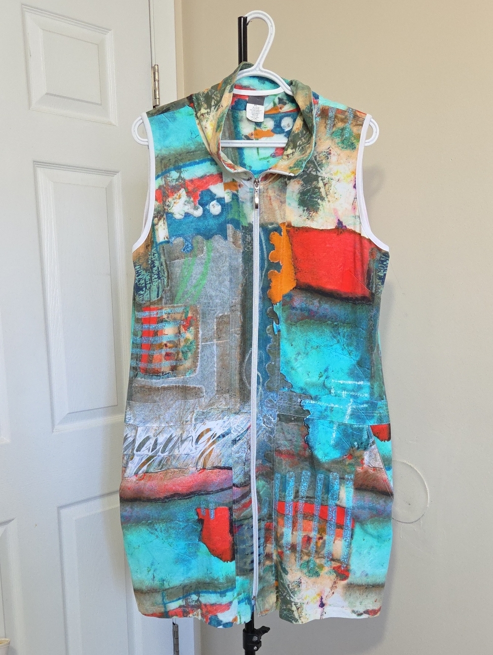 Dolcezza Abstract Zip-Front Sleeveless Dress in Turquoise and Red